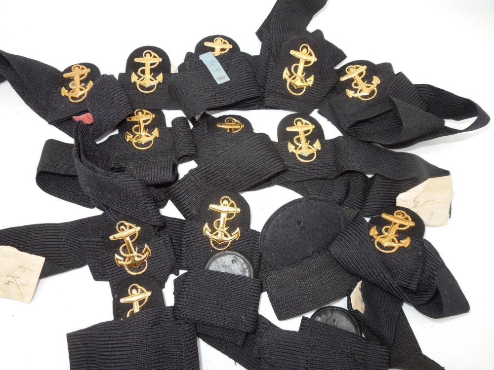 Lot 311: WWII - 1960s USN Navy Midshipman Cap Badges & Anchor Badges Stretch Band