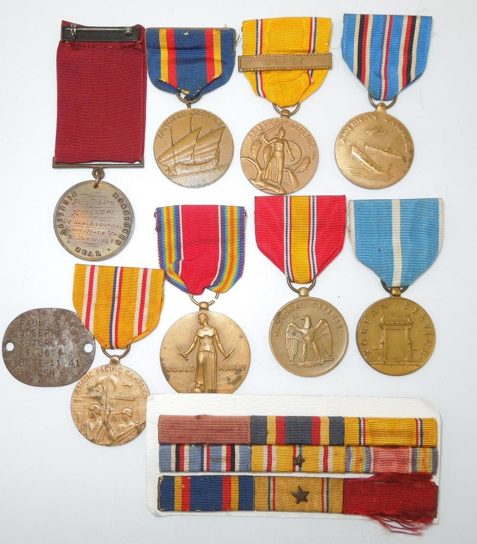 Lot 318: WWII US Navy Engraved GCM & Yangtze Service Medal Dog Tag Group