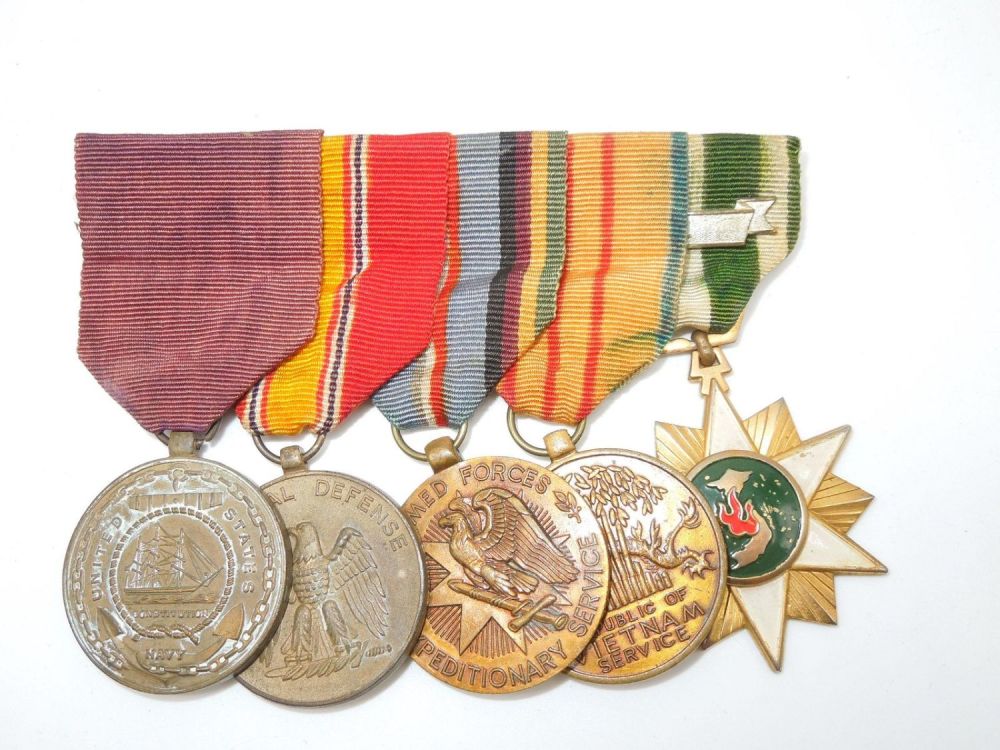 Lot 455: Custom Made Vietnam USN Navy Medal Bar
