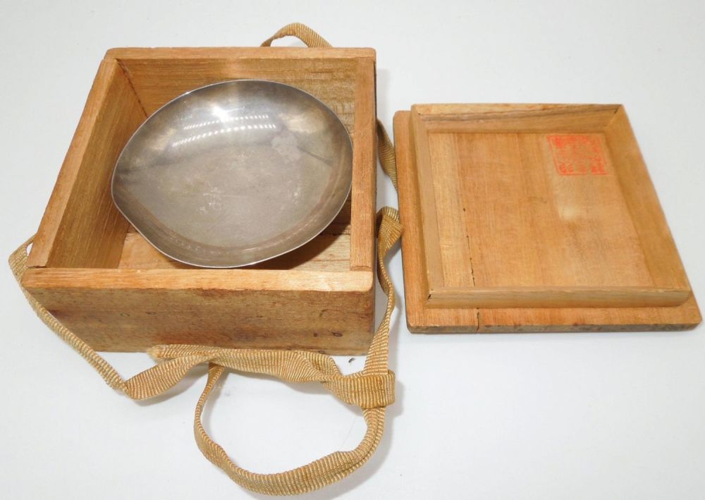 Lot 467: Vintage Japan Japanese Silver Engraved Rising Sun Sake Cup & Box