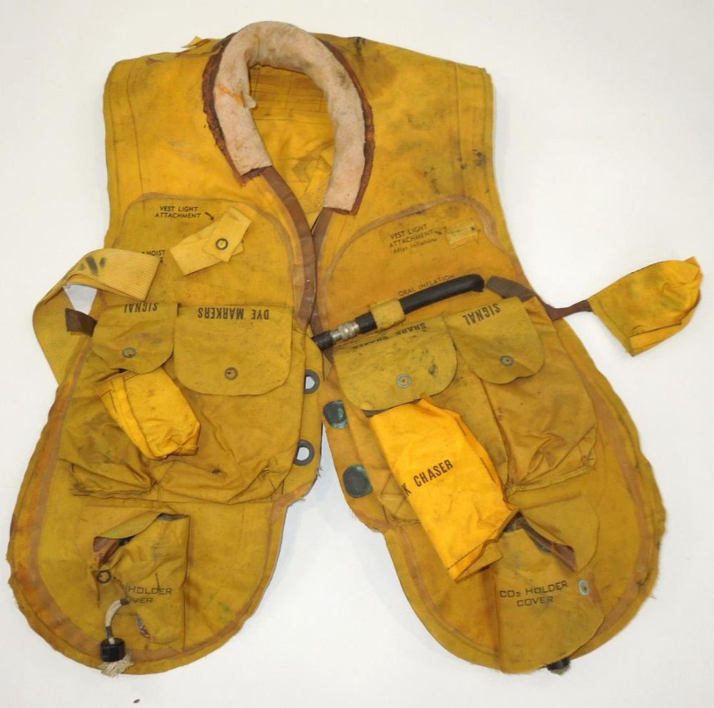 Lot 237: 1956 USN Navy Bauer MK2 Yellow Pilot Life Preserver Vest Mae West