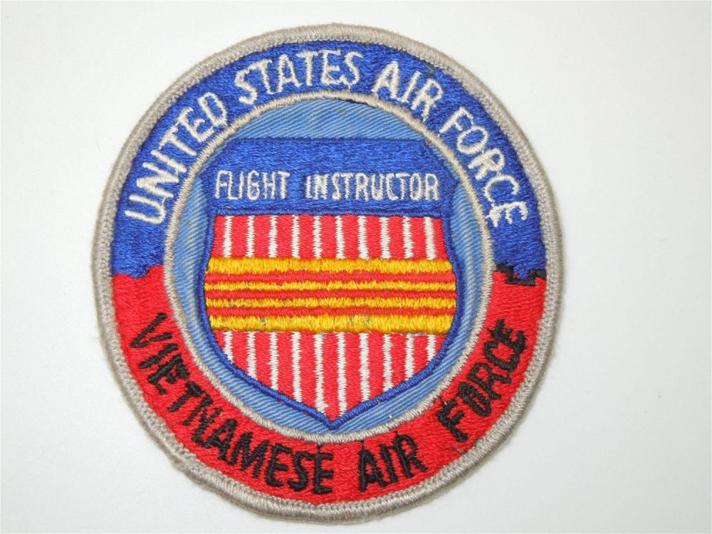 Lot 305: Vietnamese Air Force USAF Flight Instructor Patch