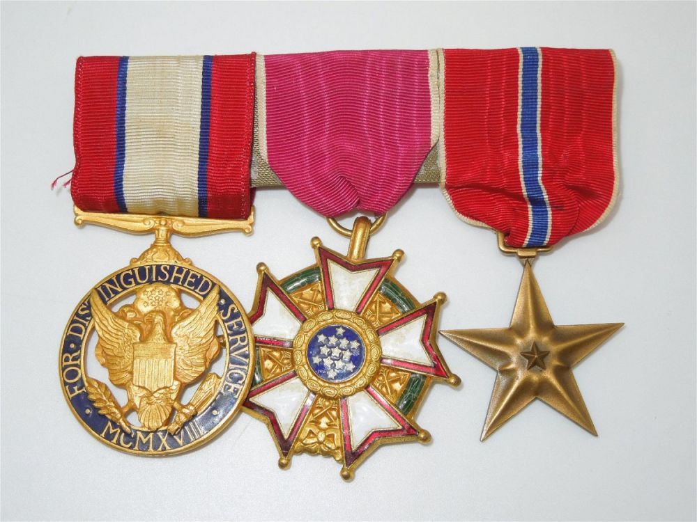 Lot 332: WWII US 101st Airborne General Gillmore DSM LOM Medal Group
