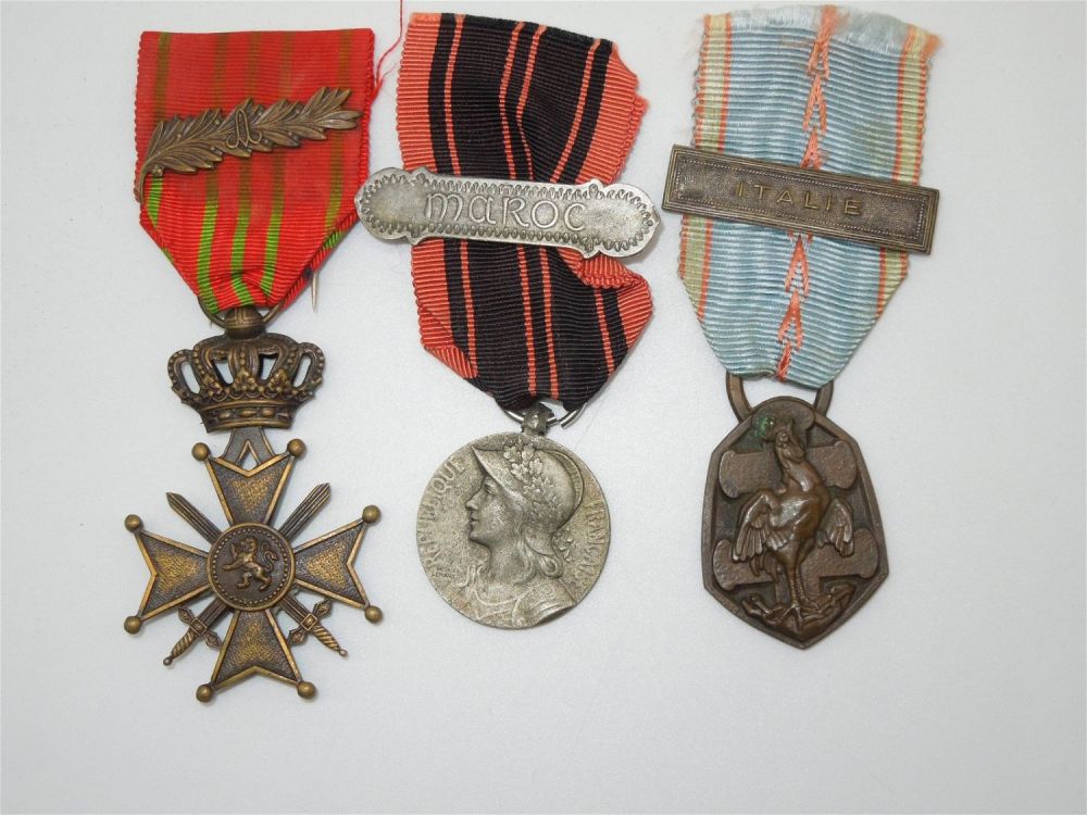 Lot 386: WWII France Commemorative War & Belgian Croix de guerre & Morocco Service Medals Lot