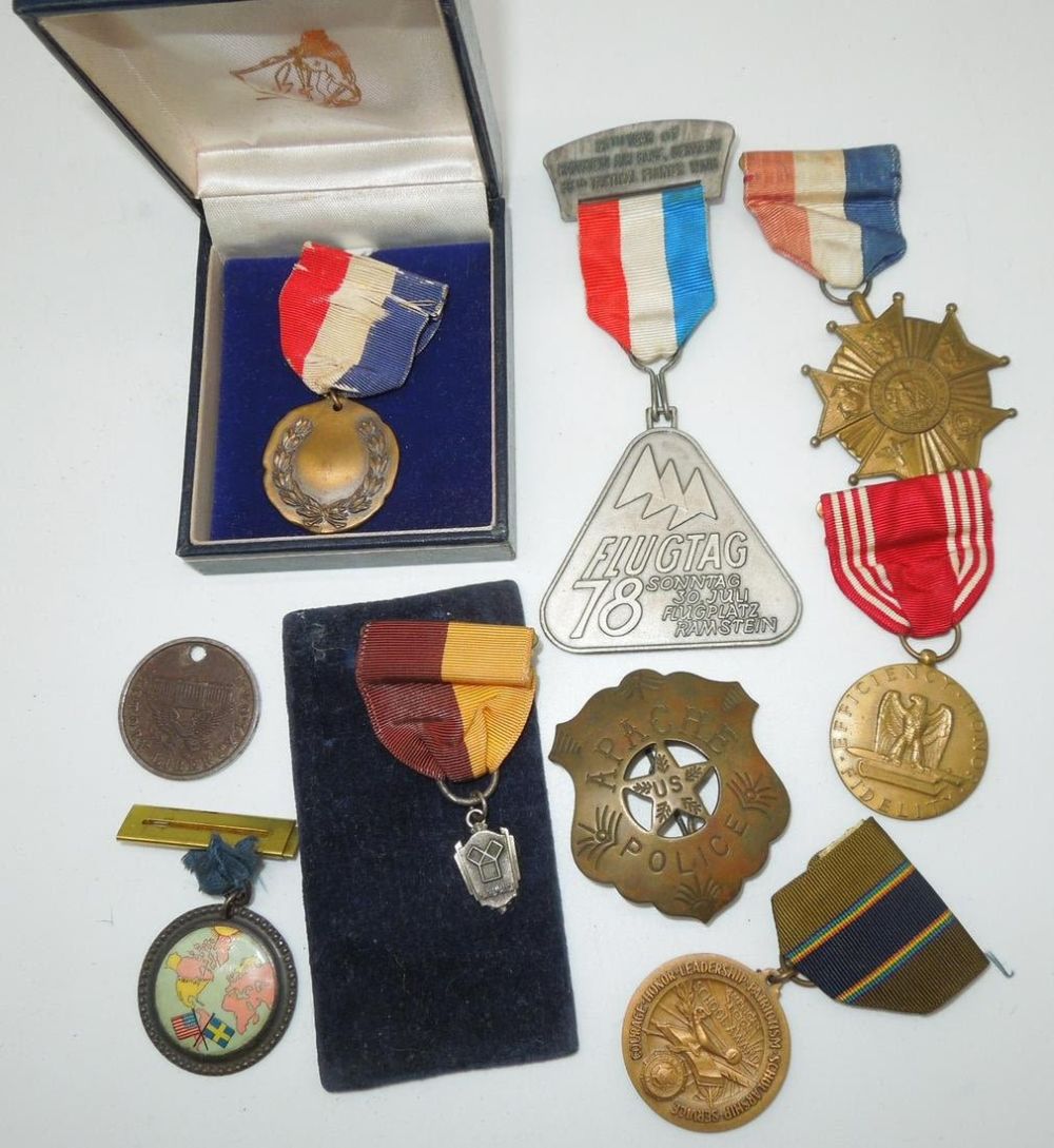 Lot 333: Apache Police Badge, US Military American Legion USAF Air Force Flugtag GCM WWI Victory Loan Medals