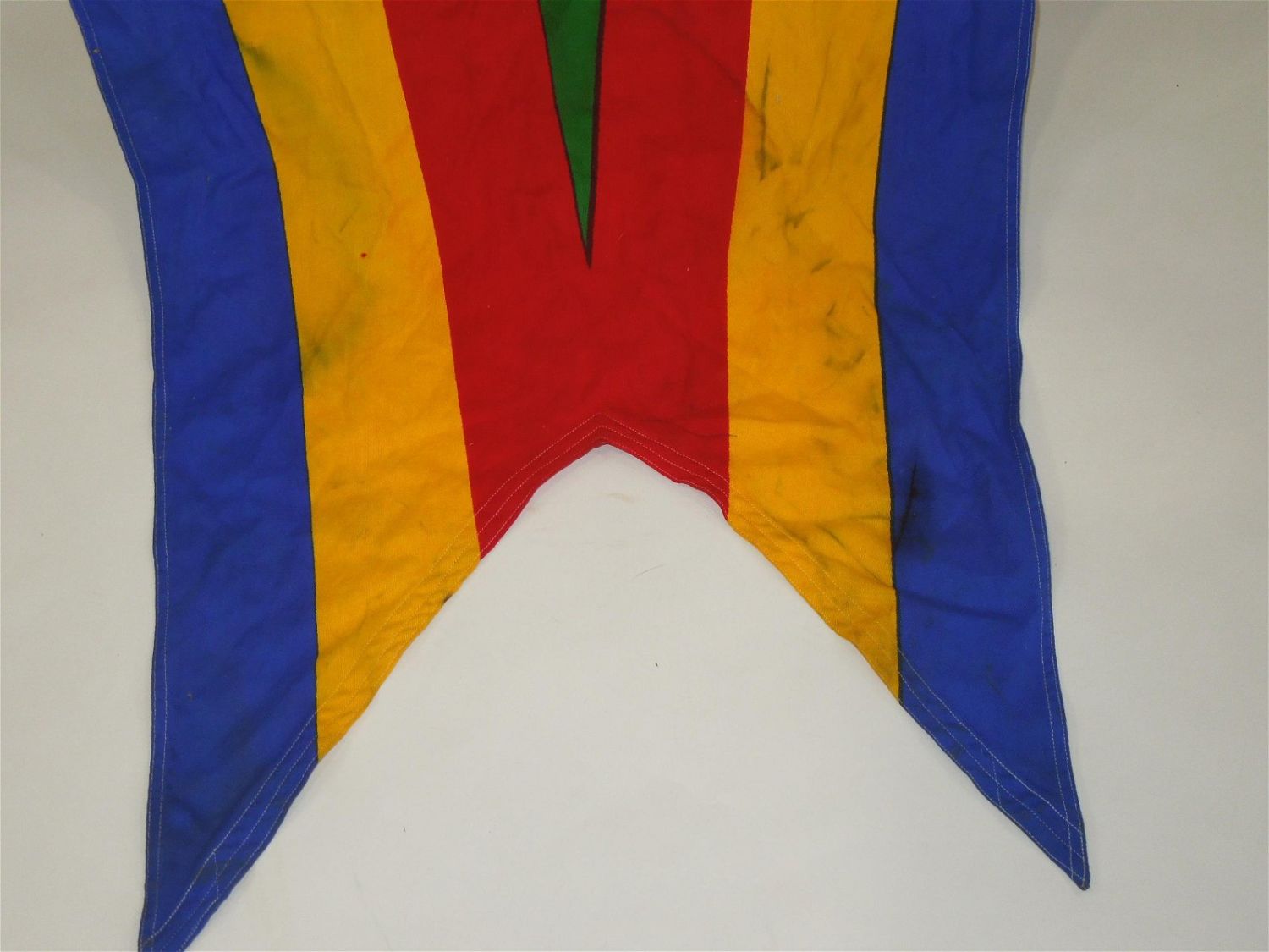 Lot 154 - 1960s US Navy Unit Commendation Ships Pennant Flag | CNY ...