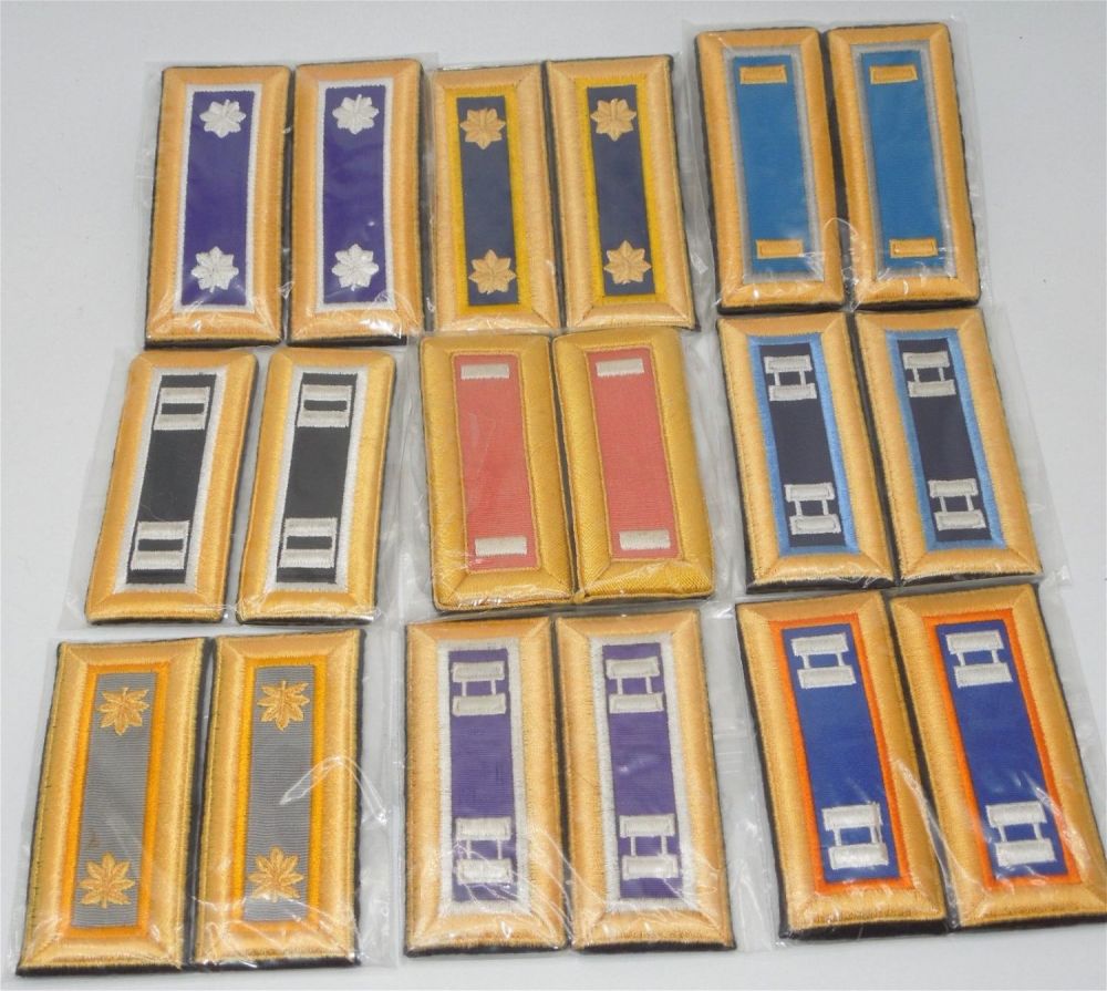 Lot 590: Vietnam to Modern US Army Dress Blue Officer Shoulder Rank Boards
