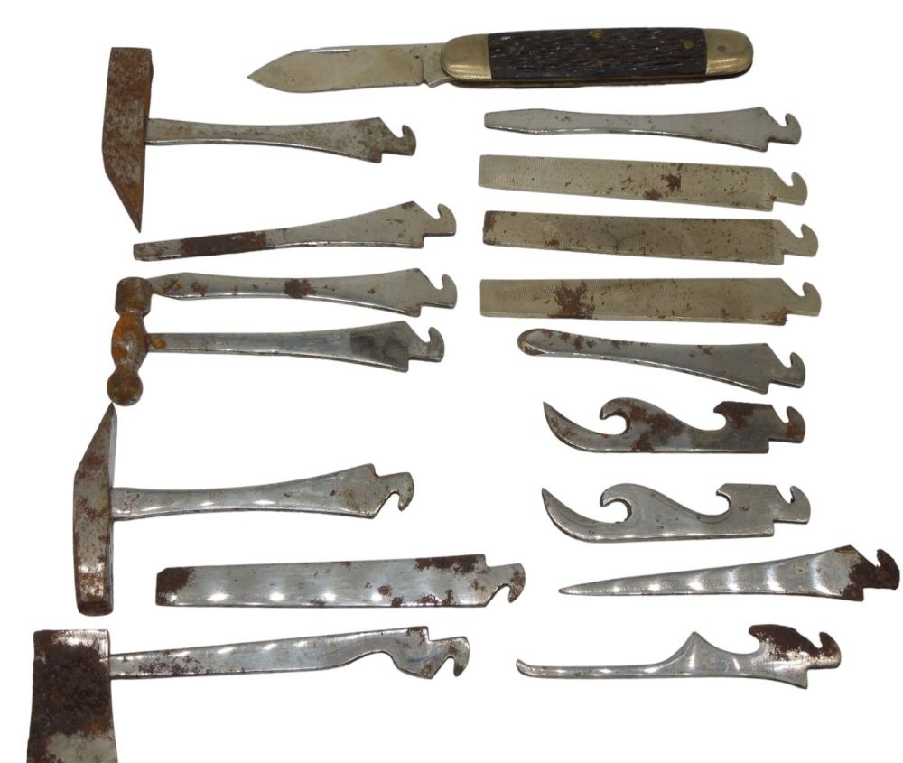 Lot 160: WWII Experimental Utica Cutlery Pocket Knife & Accessories Military Set