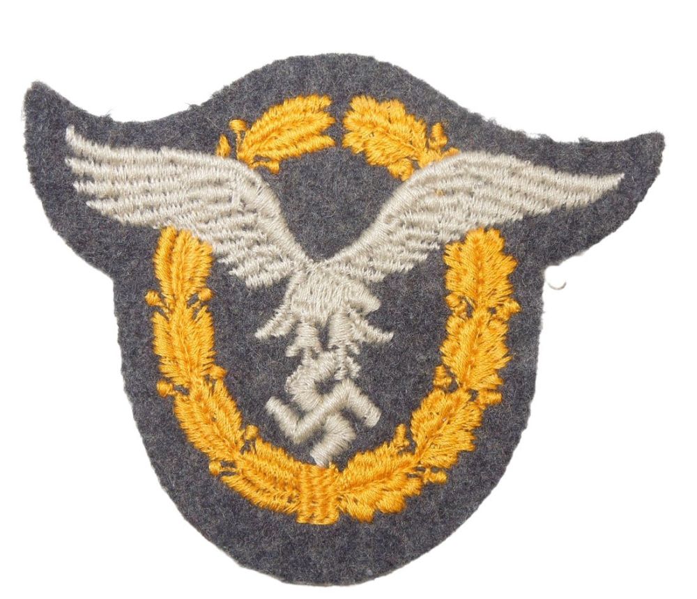 Lot 196: WWII German Luftwaffe Wool Pilot Badge Patch