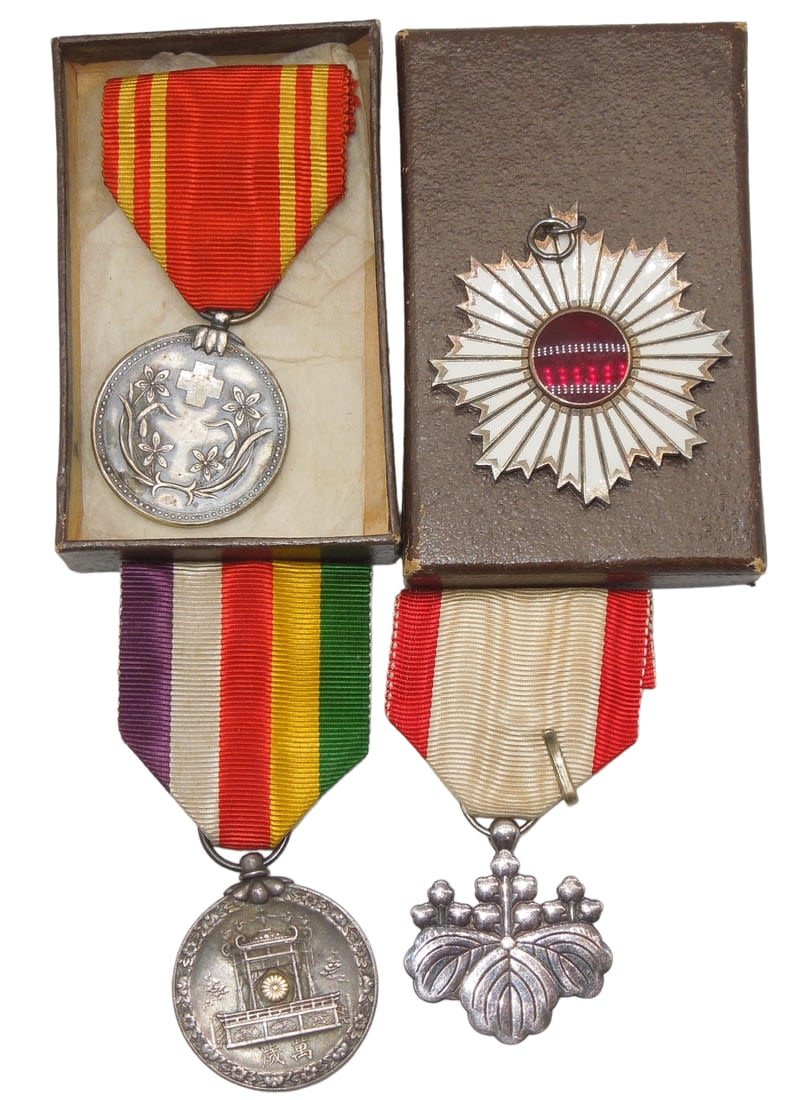 Lot 236: WWII Imperial Japanese Medals Red Cross Order Rising Sun China Action