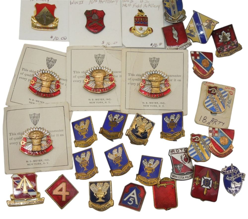 Lot 187: Lot WWII Korean War Pin & Screw Back US Army DUI Crests