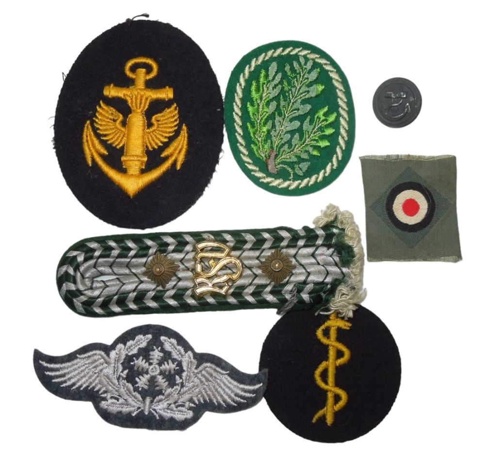 Lot 387: WWII German Insignia Lot RSV Mountain Troops Kriegsmarine