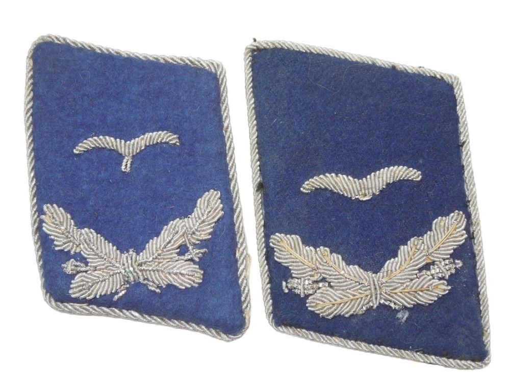 Lot 392: WWII German Luftwaffe Medical Officer Bullion Collar Tabs