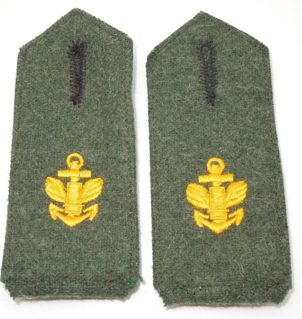 Lot 398: WWII German Wehrmacht Coast Artillery Uniform Shoulder Boards