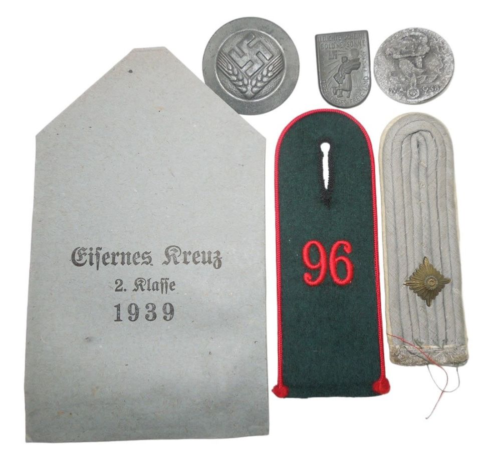 Lot 406: Lot WWII German Militaria RAD Badge Shoulder Boards Tinnies EK Envelope