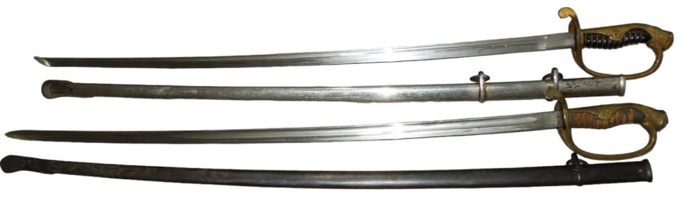 Lot 519: Lot (2) Japanese WWII Officer Swords