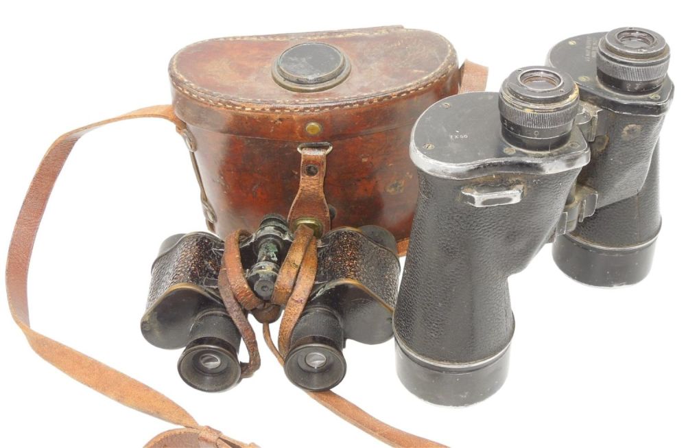 Lot 574: Lot (2) WWII US Army Signal Corps & 1943 Navy Field Binoculars
