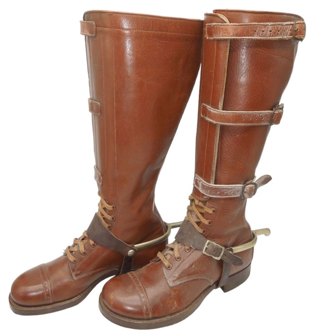 Lot 601: WWII 1940 US Army Officer Cavalry Leather Boots & Spurs