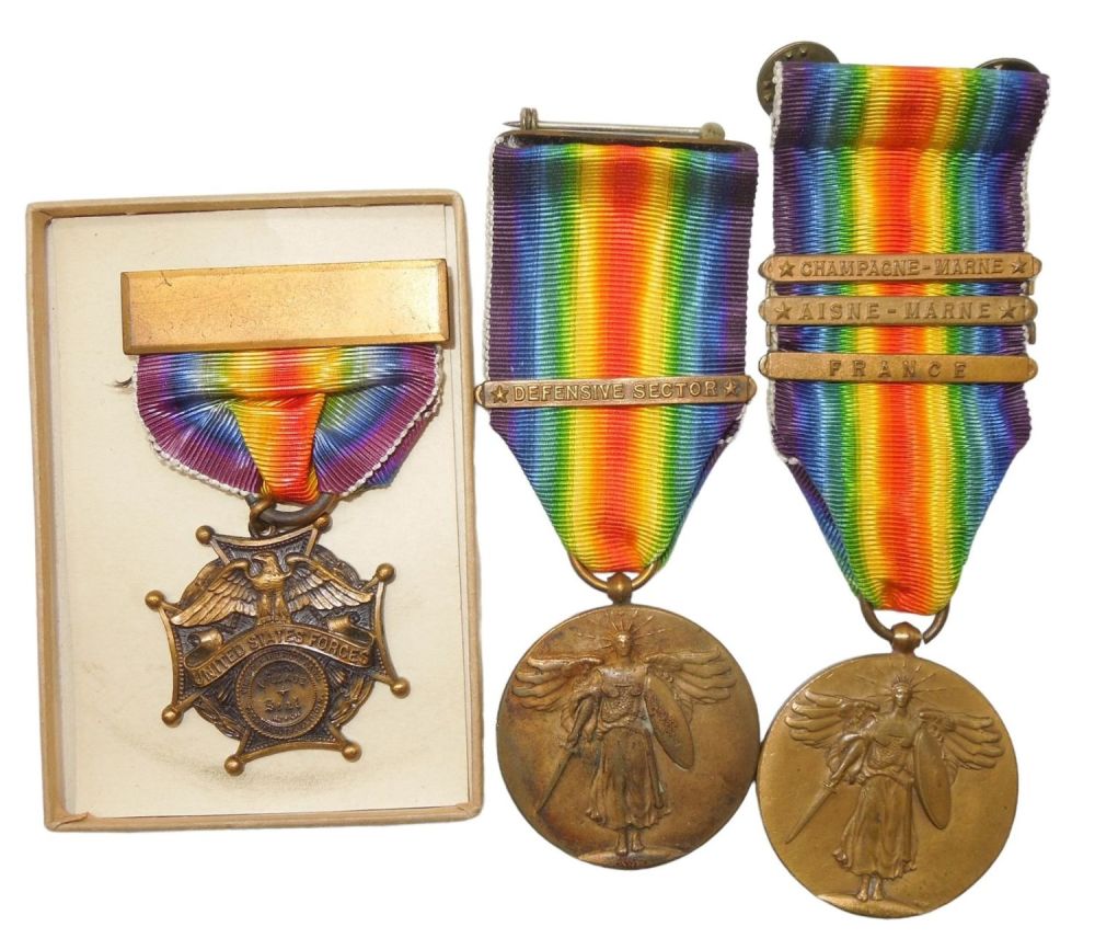Lot 627: WWI US Army Victory Medals & Melrose Park, IL Pin