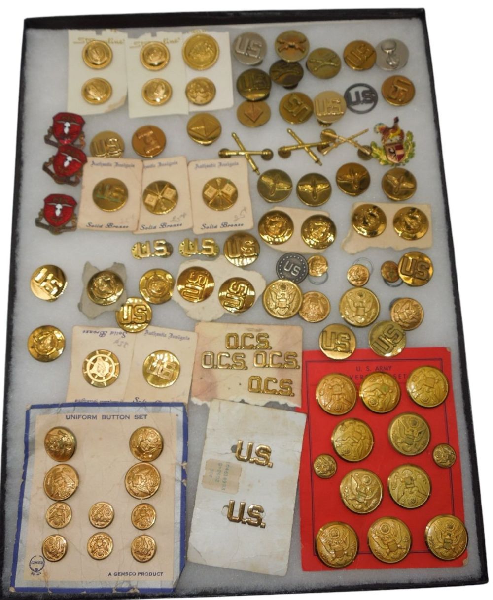 Lot 672: Lot WWII - Modern US Military Collar Discs DUI Crests Buttons