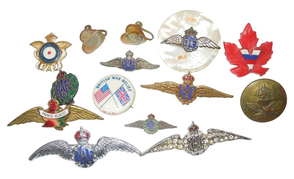 Lot 176: WWII RAAF Royal Australian Air Force Sweetheart Pins & Pendants