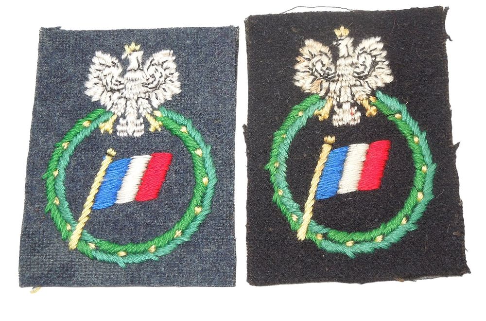 Lot 182: WWII Lot (2) Patches For Polish Volunteers to RAF Royal Air Force