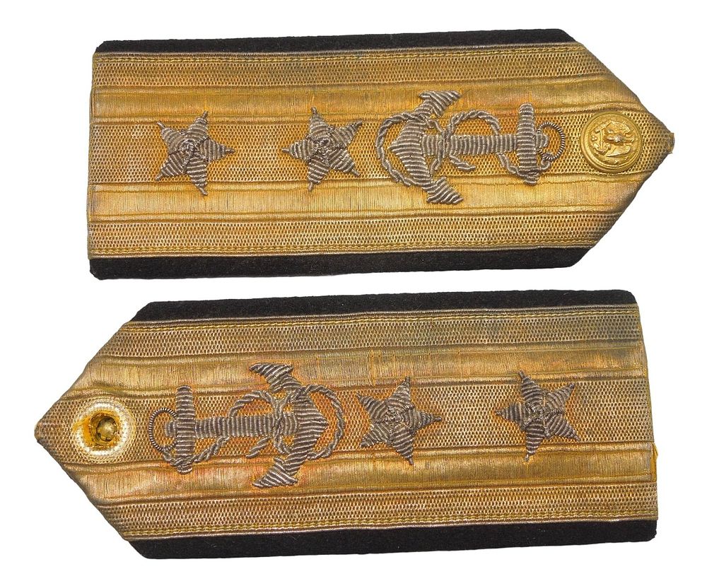 Lot 185: WWII US Navy Bullion Rear Admiral Shoulder Boards