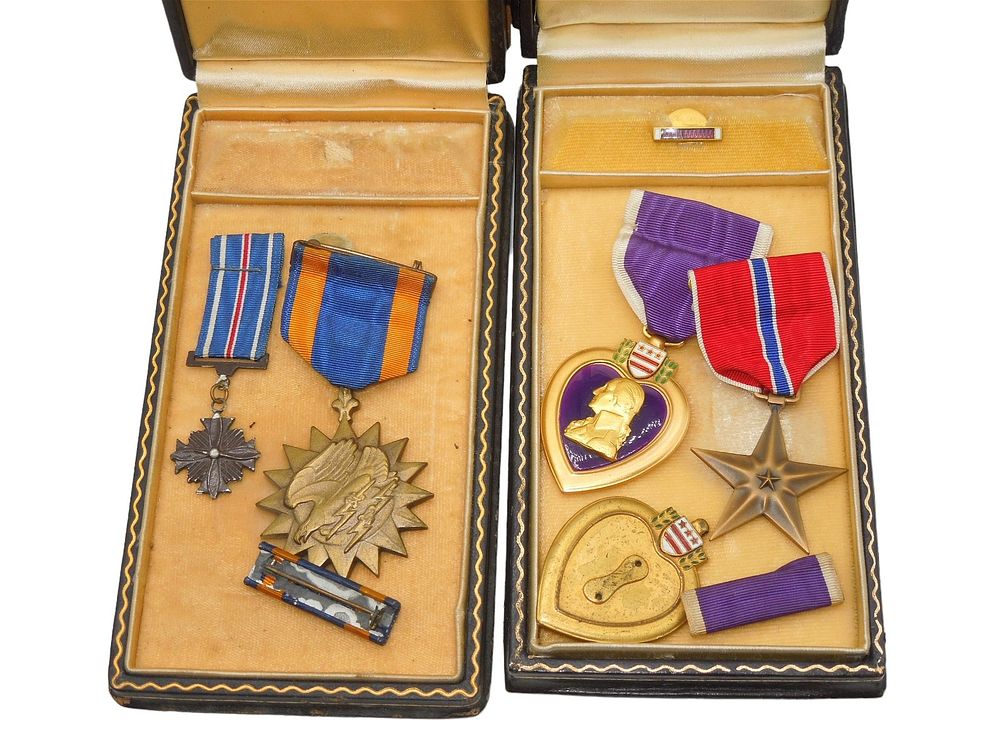 Lot 204: Lot WWII US Military Medals Purple Heart Bronze Star Air Medal DFC