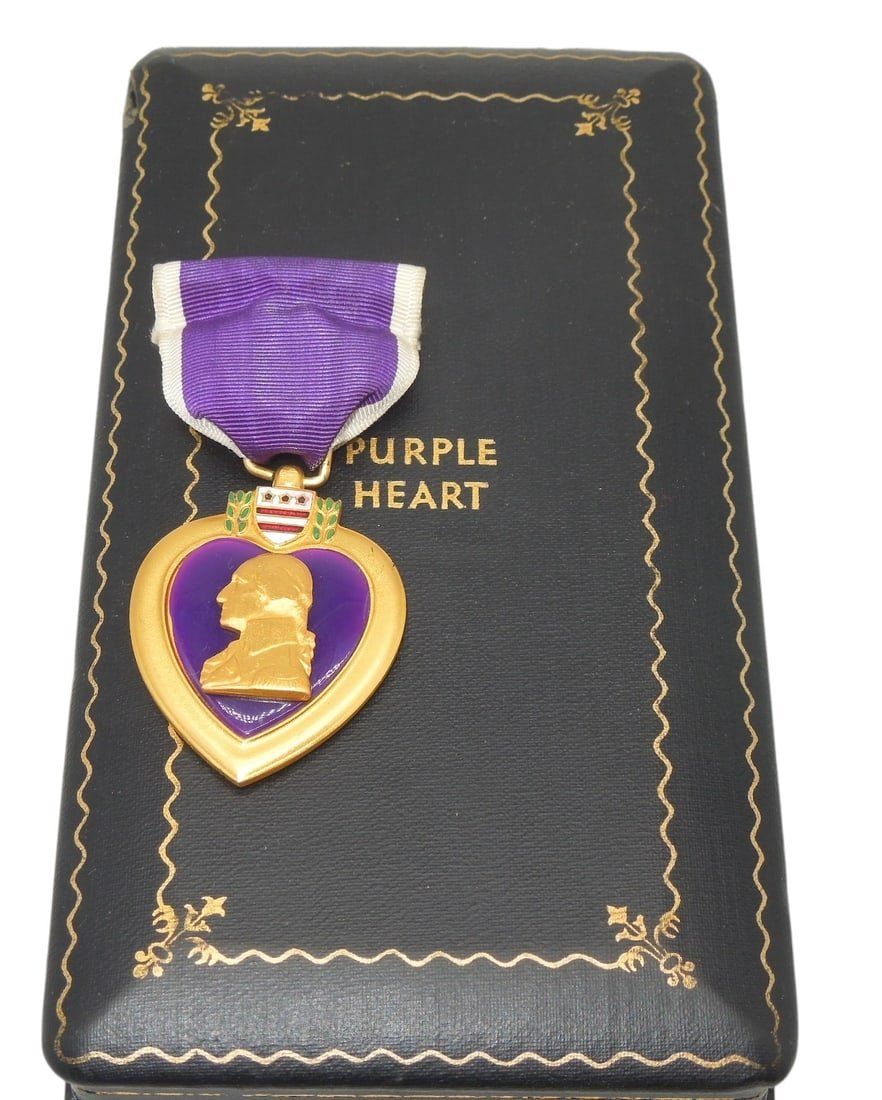 Lot 206: WWII US Army & AAF Army Air Force Slot Brooch Purple Heart Medal & Box