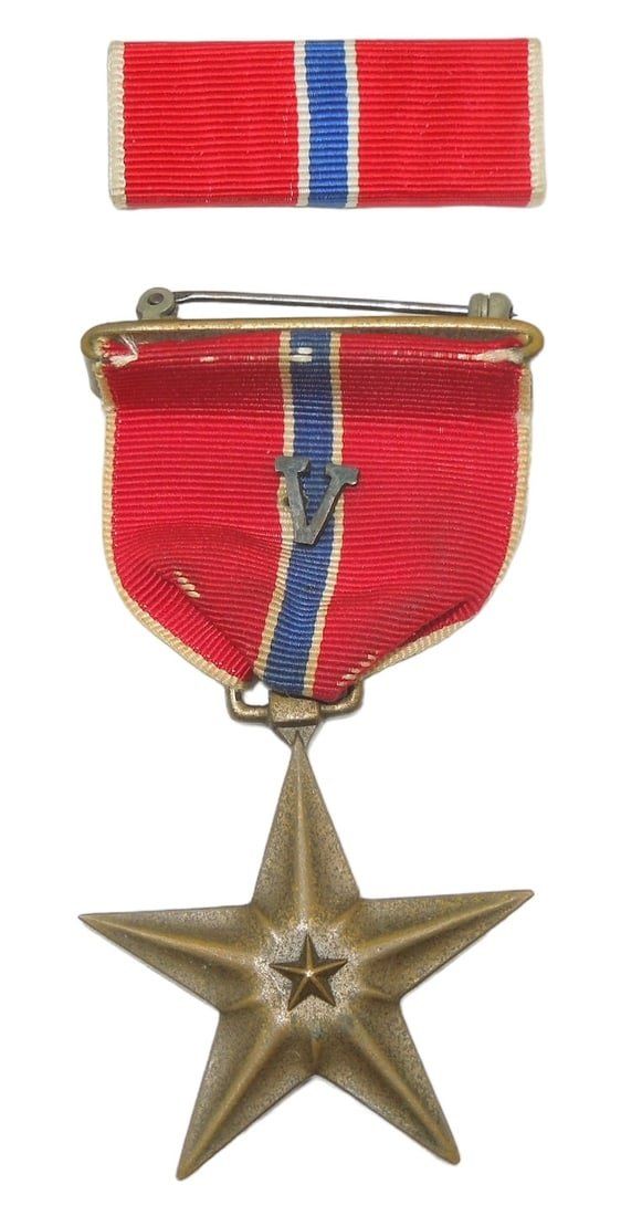 Lot 211: WWII US Navy & USMC Marine Corps Wrap Brooch Bronze Star Medal & Ribbon