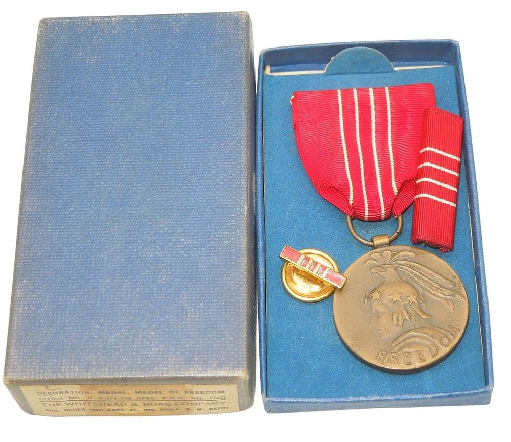 Lot 221: 1946 Dated US Civilian Medal of Freedom in Box