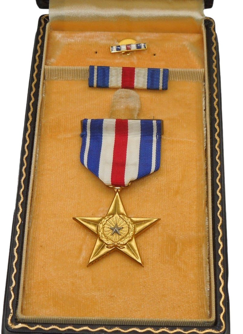 Lot 225D: WWII US Military Wrap Brooch Numbered Silver Star Medal & Box