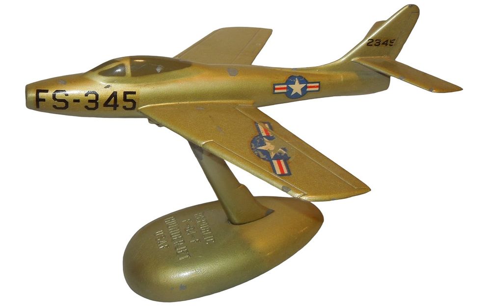 Lot 347: 1950s USAF Force Republic F-84-F Thunderjet Bronzart Model Aircraft