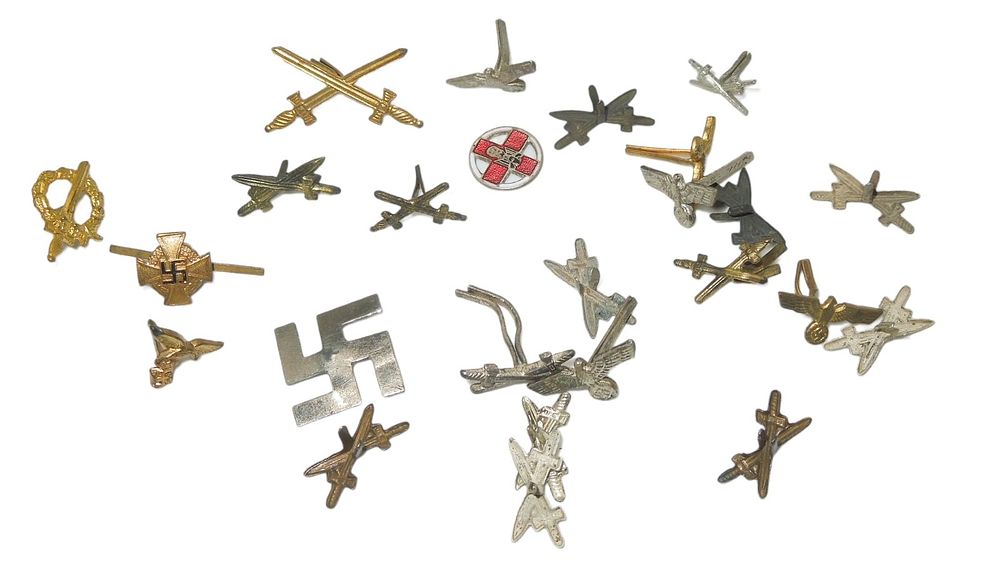 Lot 431: Lot WWII German Miniature Medal Ribbon Devices #2