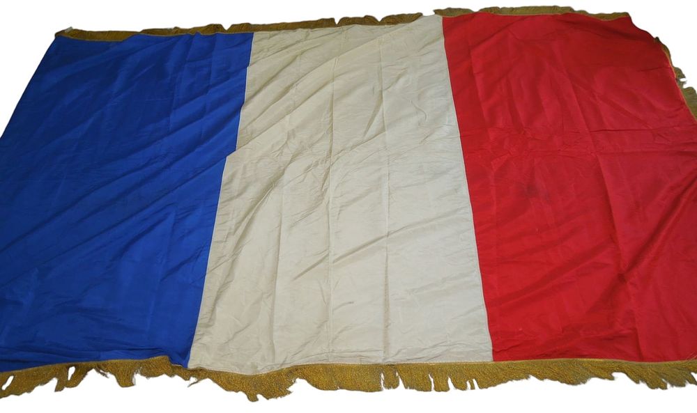 Lot 168: Large WWI Era France Army Garrison Flag