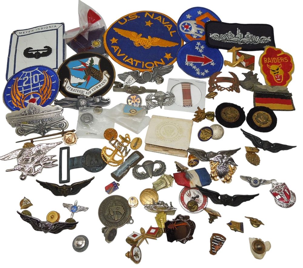 Lot 163: WWII - Modern US Military Pins Wings Patches Badges Insignia