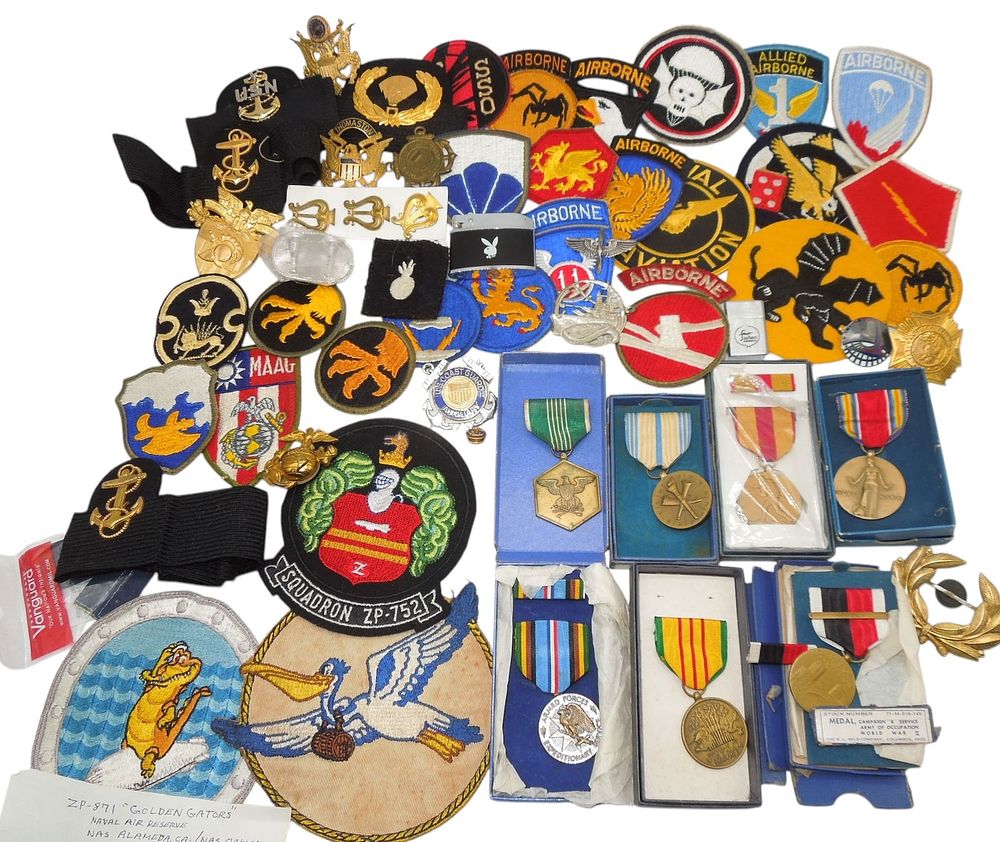 Lot 202: Lot WWII - Modern US Military Medals Patches Pins Lighters