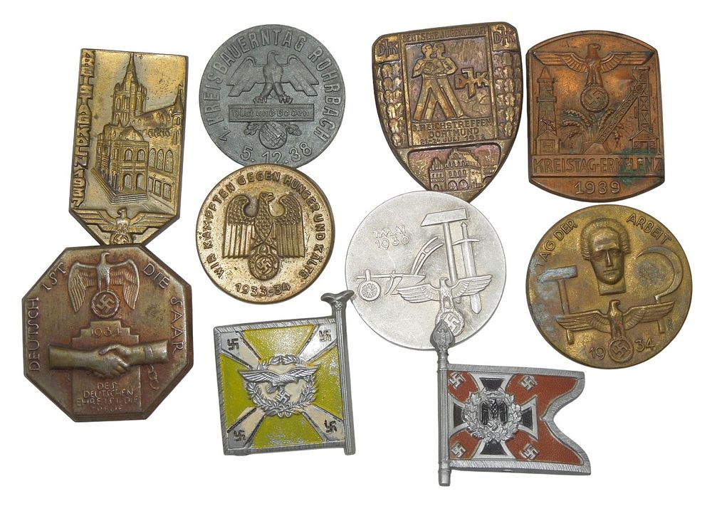 Lot 171: Lot (10) WWII German Military & Patriotic Tinnie Pins