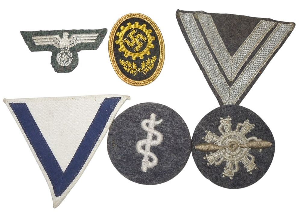 Lot 182: Lot WWII German Kriegsmarine Luftwaffe Wehrmacht Uniform Patches