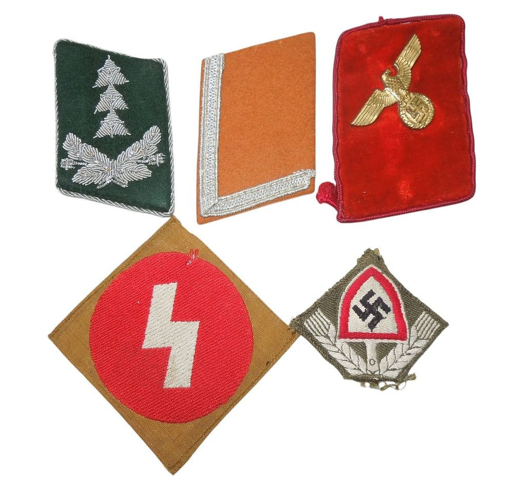 Lot 194: Lot WWII German RAD HJ Military Collar Tab Patches
