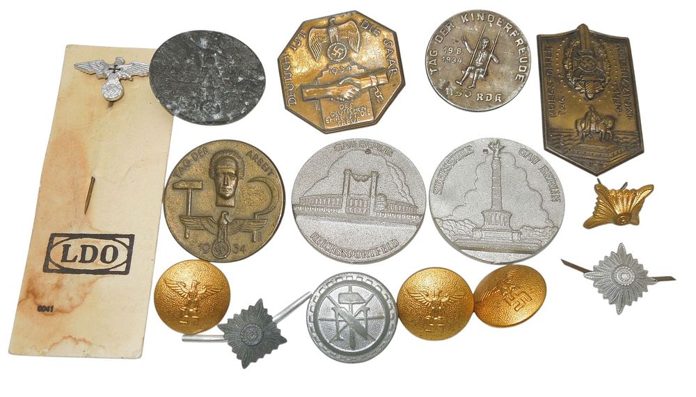 Lot 200: Lot (15) WWII German Buttons Tinnies Pins Stick Pin