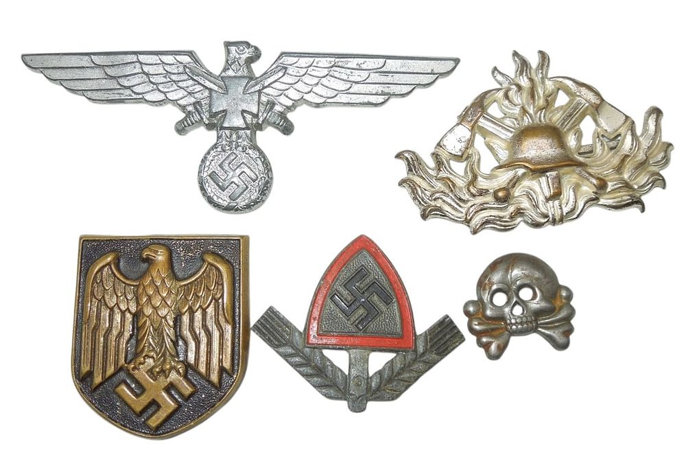 Lot 201: Lot WWII German Pins & Badges Skull Panzer Fire Pith Helmet RAD