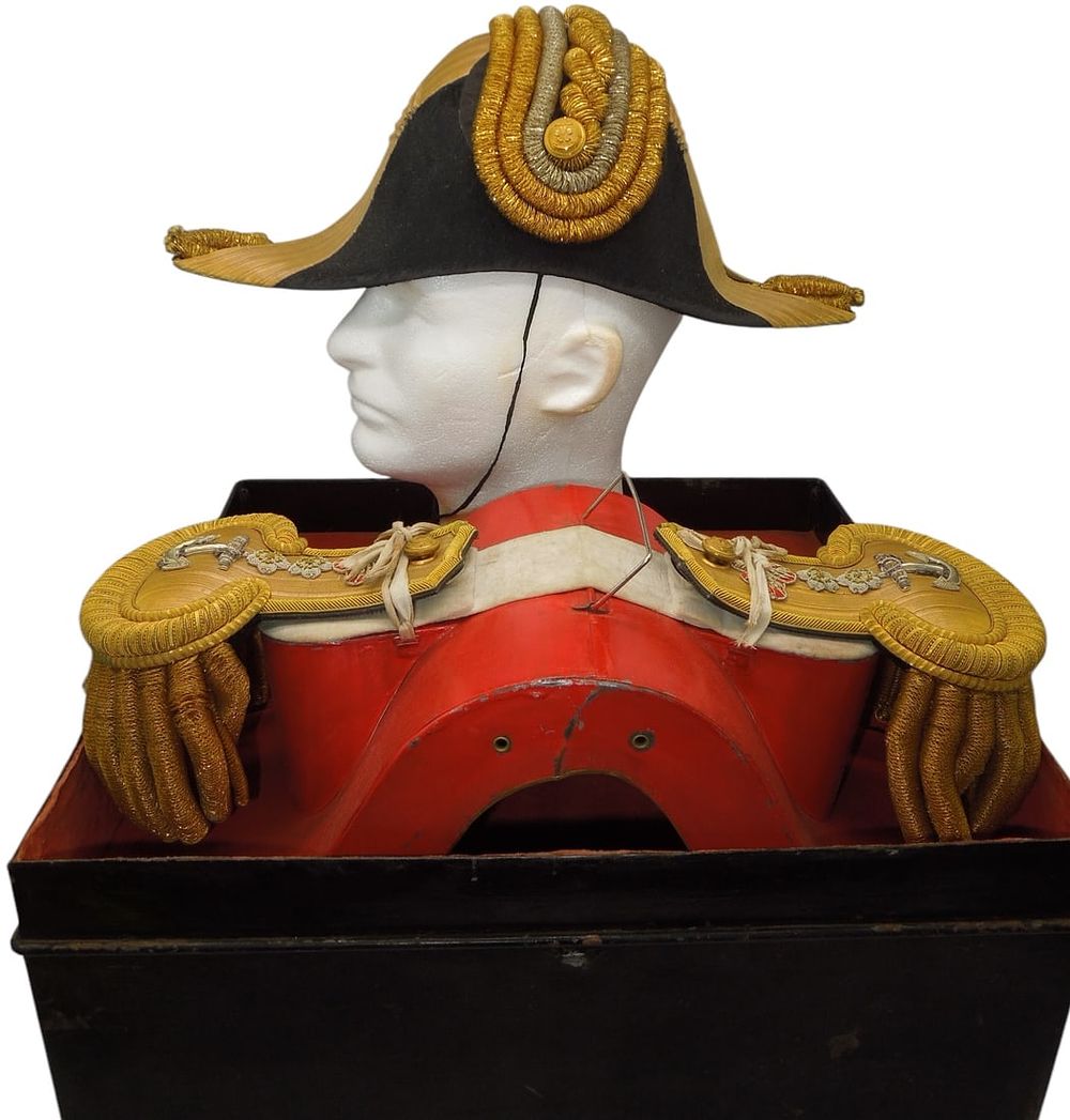 Lot 214: 1912 Imperial Japanese Navy Admiral Bullion Shoulder Boards & Bicorn Hat