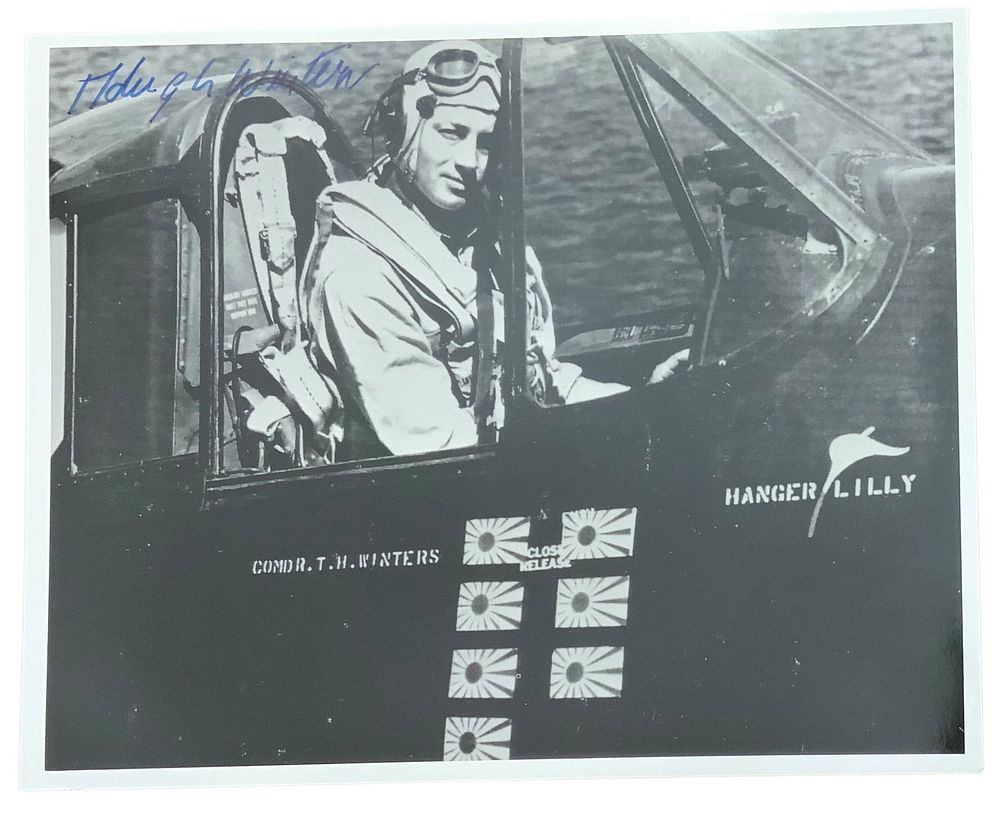 Lot 228: WWII Flying Ace Pilot Hugh Winters Navy Cross Recipient Signed Photo
