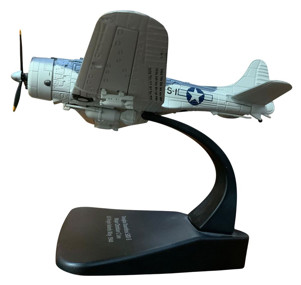 Lot 286: Douglas SBD-5 Dauntless Oxford Diecast Aircraft Model