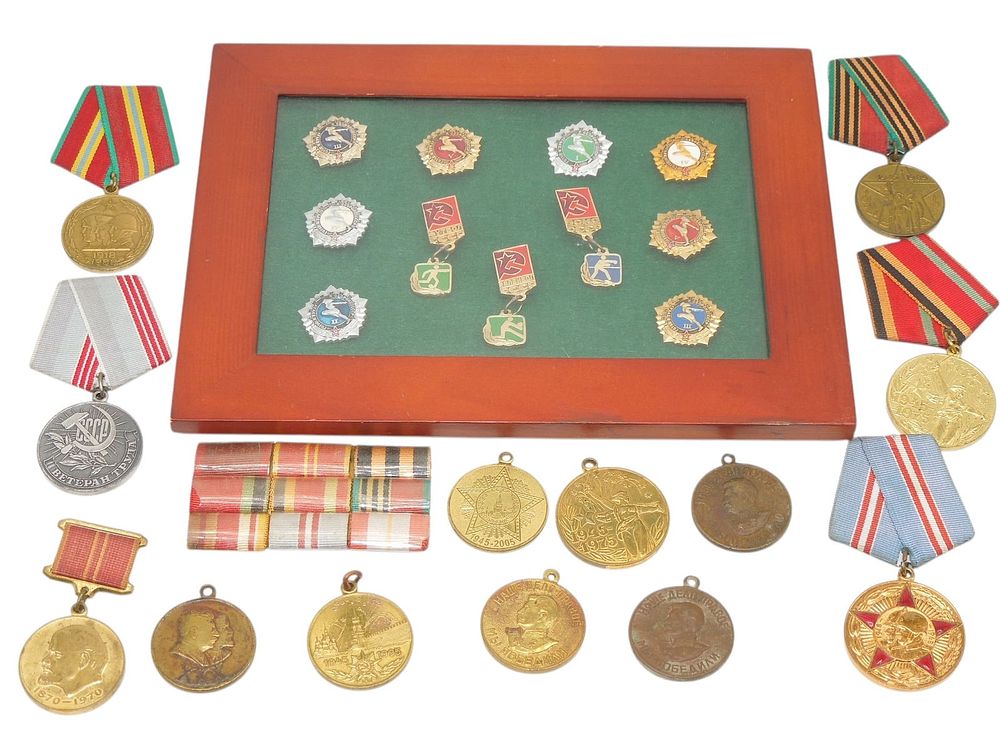 Lot 306: Lot Cold War Soviet Union Russia Medals, Ribbons, & Pins