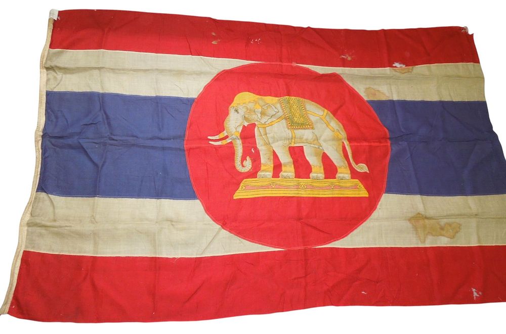Lot 319: Vintage Pre WWII 1930s Royal Navy of Thailand Siam Ensign Flag
