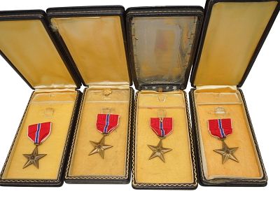Lot (4) WWII US Military Bronze Star Medals & Boxes. Lot as shown. Condition: See description 