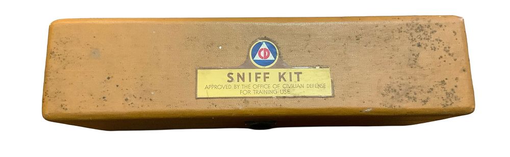 Lot 245A: WWII Era Home Front Civil Defense CD RARE Sniff Kit