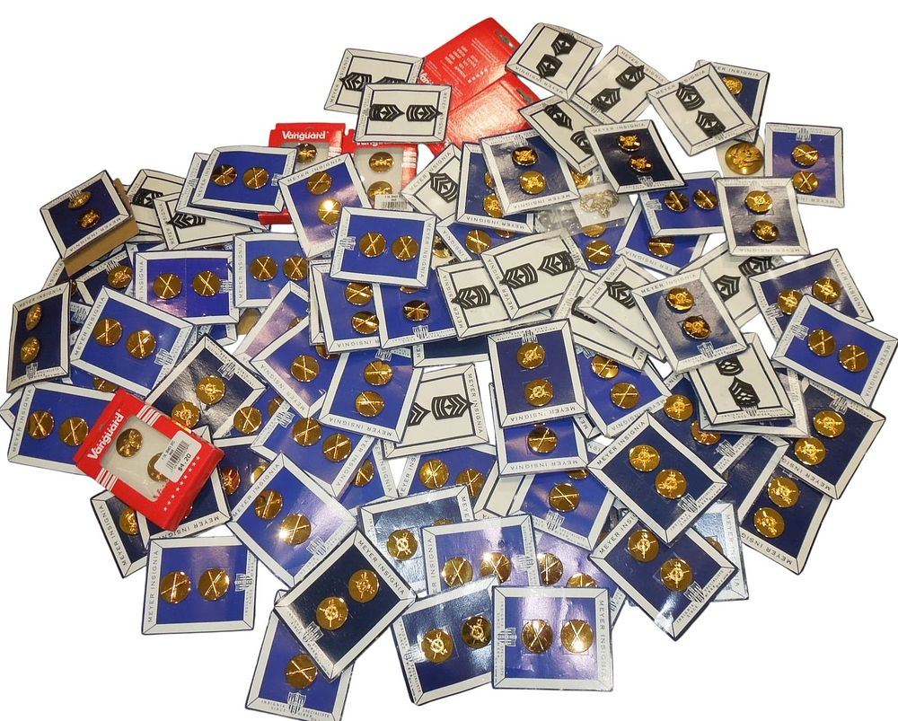 Lot 264: Huge Lot Modern US Army Collar Discs Pins Insignia